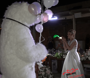 The White Polar Bear came to the wedding to deliver the gift to the bride and groom. Gift Delivery. Wedding gift. Polar bear surprise. White Polar Bear at the wedding.